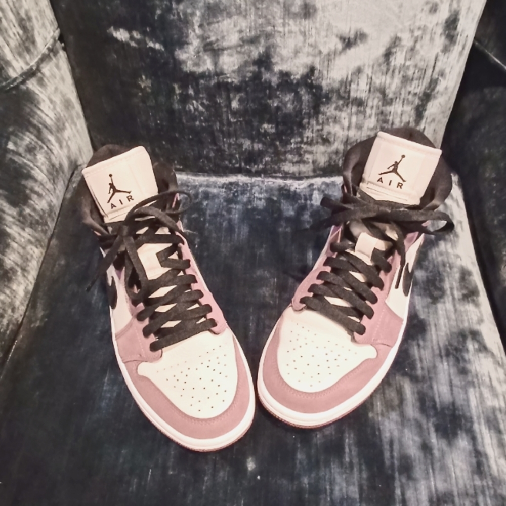 New!!! Air Jordan 1 Mid Women's  Mulberry 8.5